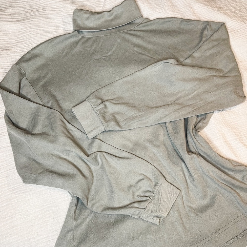 Eddie Bauer Blue-Gray turtle neck